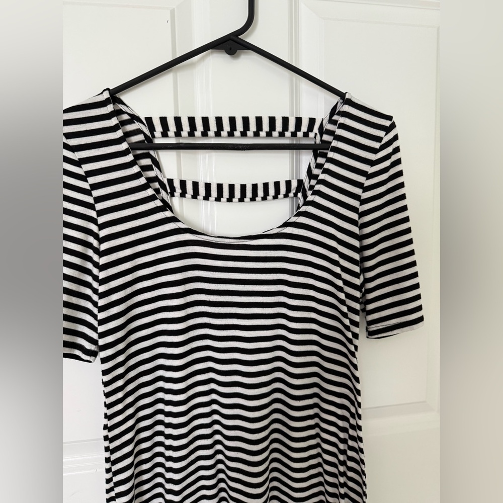 Black and White Striped Dress feels like - Picture 4 of 8